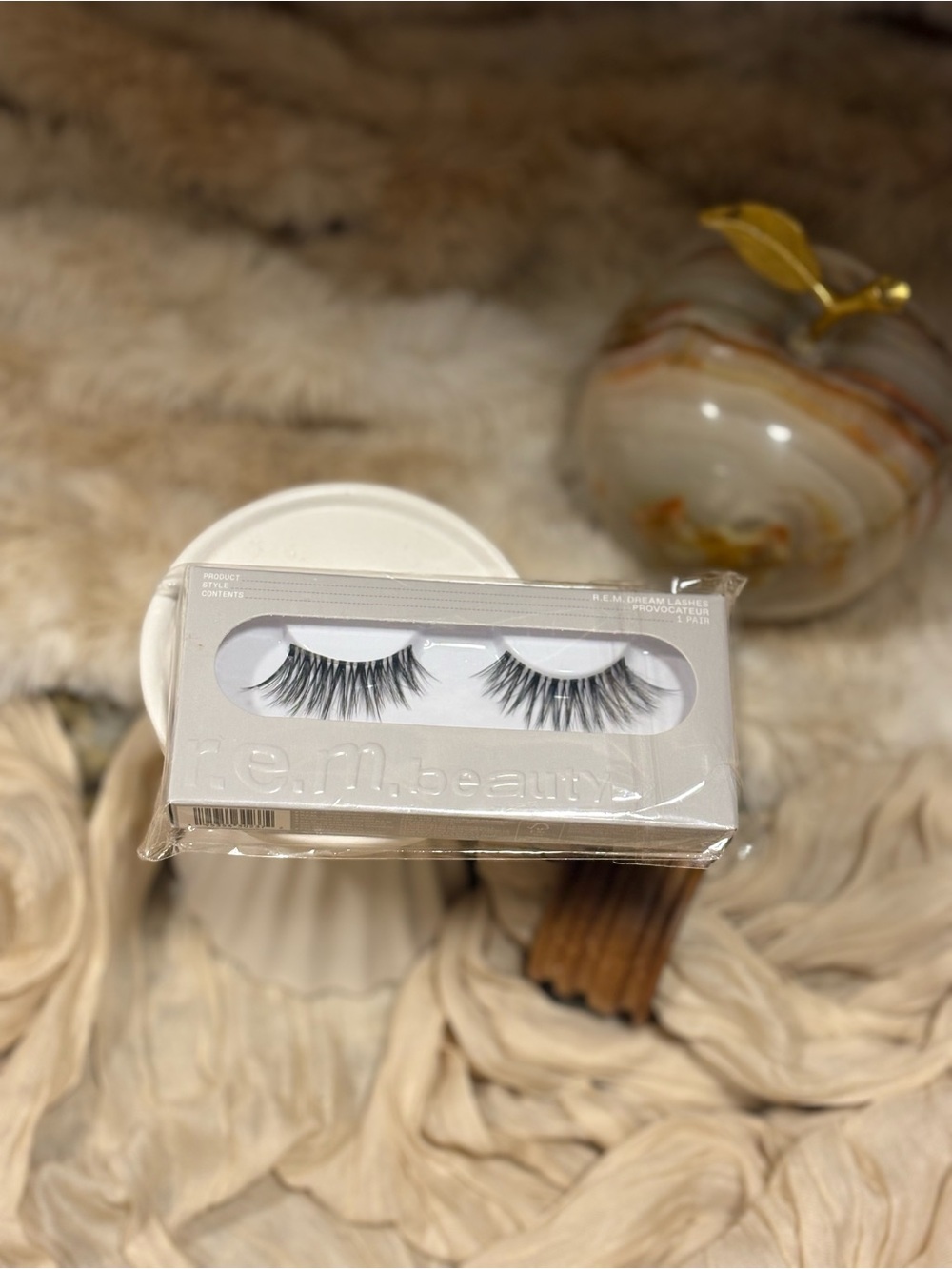 r.e.m. Beauty False Mink Lashes in Black - Picture 2 of 2